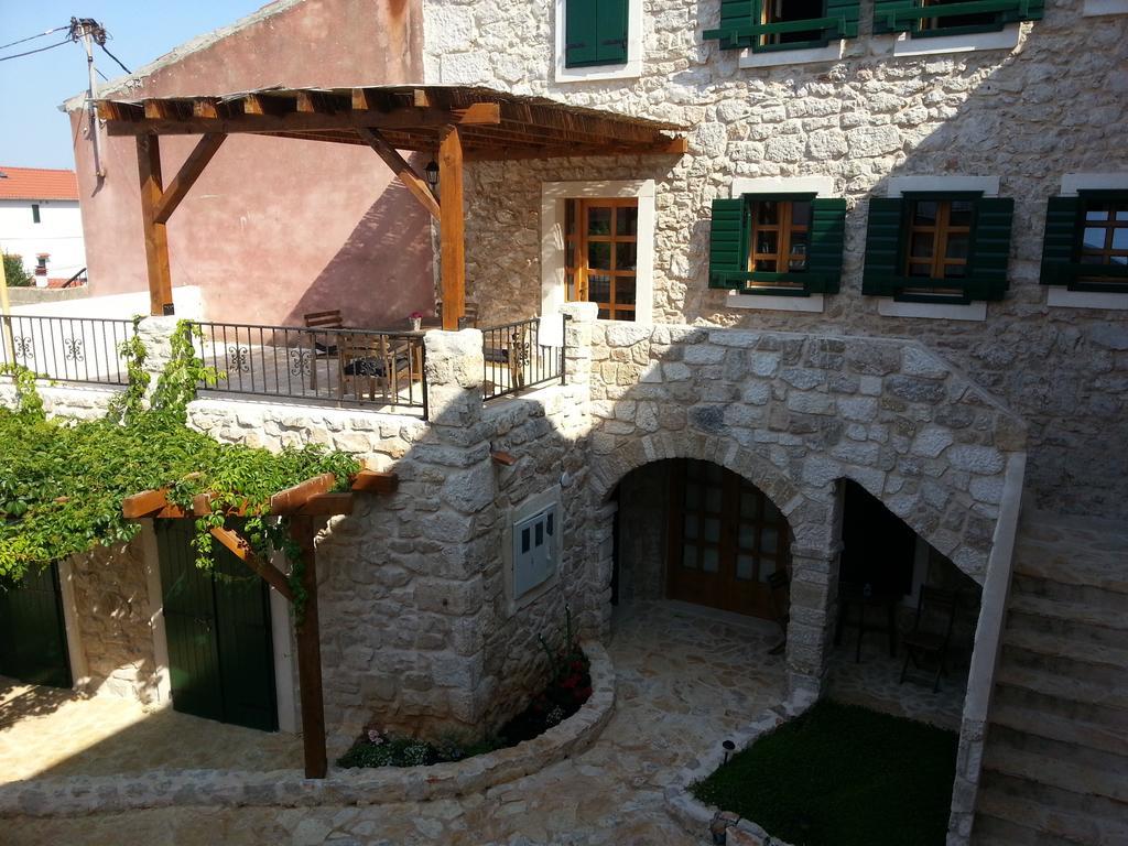 Dvori Svetog Mihaela Apartment Šibenik Cameră foto