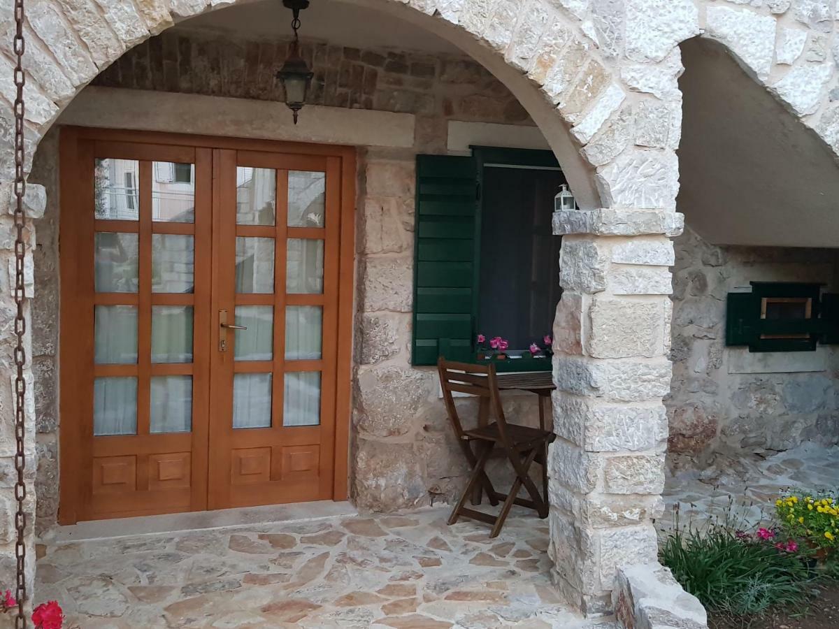 Dvori Svetog Mihaela Apartment Šibenik Exterior foto